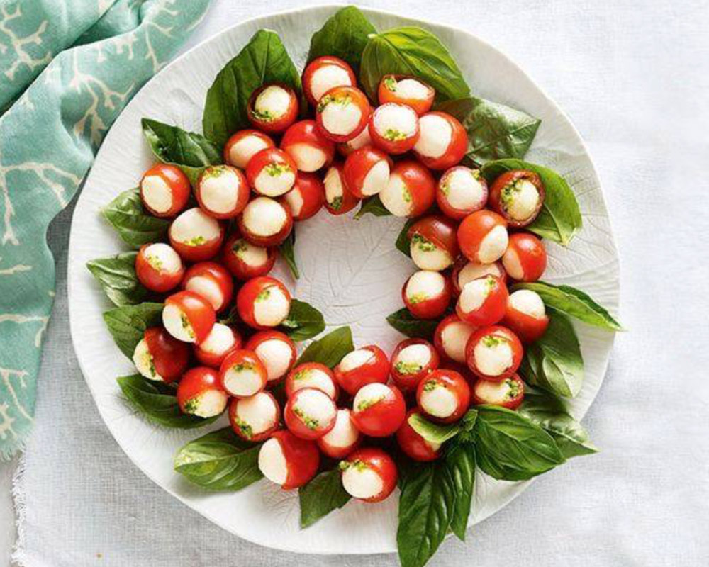 Christmas food wreath made from tomato and basil salad